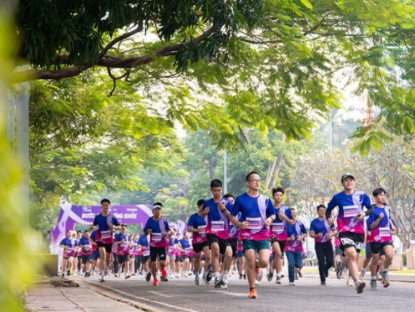 Thông tin doanh nghiệp - Sinh viên và cộng đồng chạy bộ cả nước trao cơ hội tầm soát ung thư cho phụ nữ yếu thế