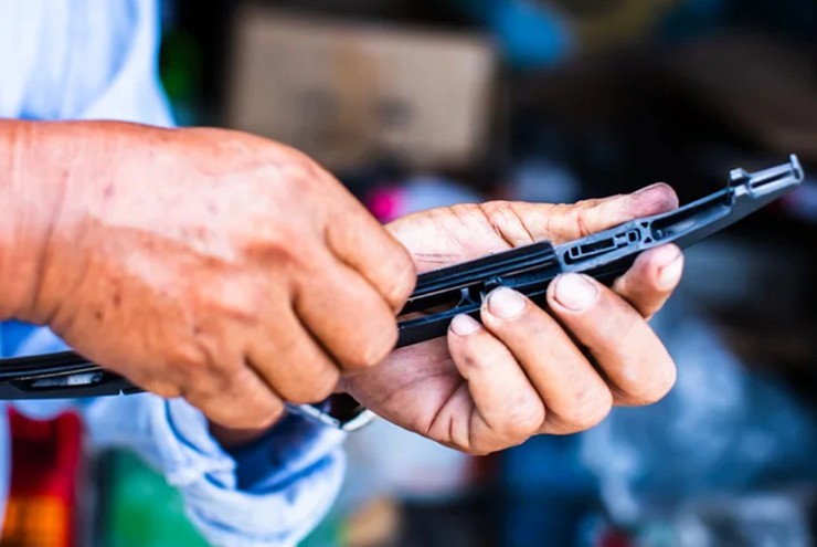 Mẹo tiết kiệm chi phí khi thay cần gạt nước ôtô - 1