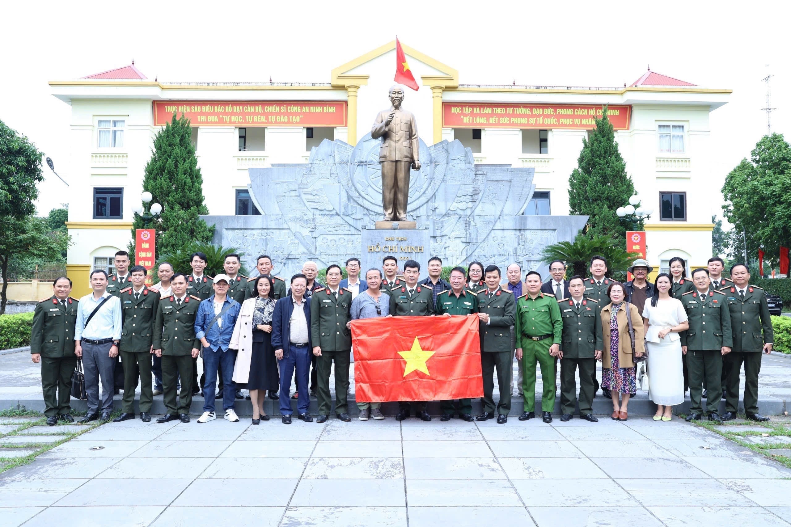 Dấu chân lặng thầm – Khúc ca tôn vinh người chiến sĩ tham mưu công an nhân dân - 4