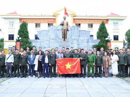 Âm nhạc - Dấu chân lặng thầm – Khúc ca tôn vinh người chiến sĩ tham mưu công an nhân dân