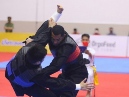 Thể thao - Scandal rúng động SEA Games: Đánh không lại võ sĩ Việt Nam, Ronaldo đấm trộm