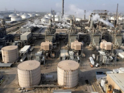 Kinh tế - Giá dầu giữ đà tăng nhờ triển vọng đàm phán Ukraine và dư thừa cung toàn cầu