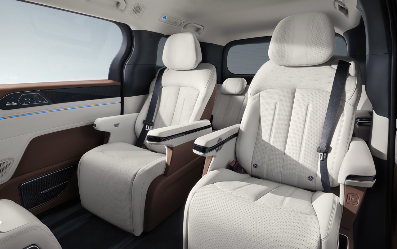 Nên chọn MPV nào trong tầm giá dưới 2,5 tỷ đồng? - 4