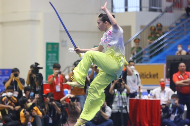 Hot girl Wushu Dương Thúy Vi săn HCV SEA Games 33, chủ nhà chơi khó ra sao? - 2