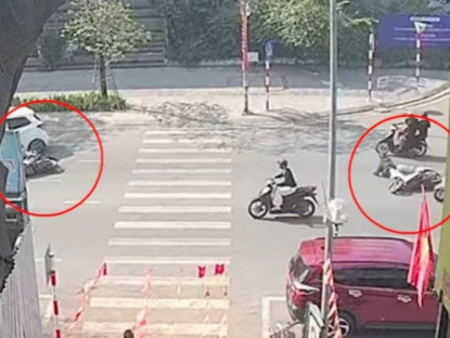 Giao thông - Clip: Ô tô quay đầu bất ngờ, xe máy phanh gấp ngã “dây chuyền” giữa phố