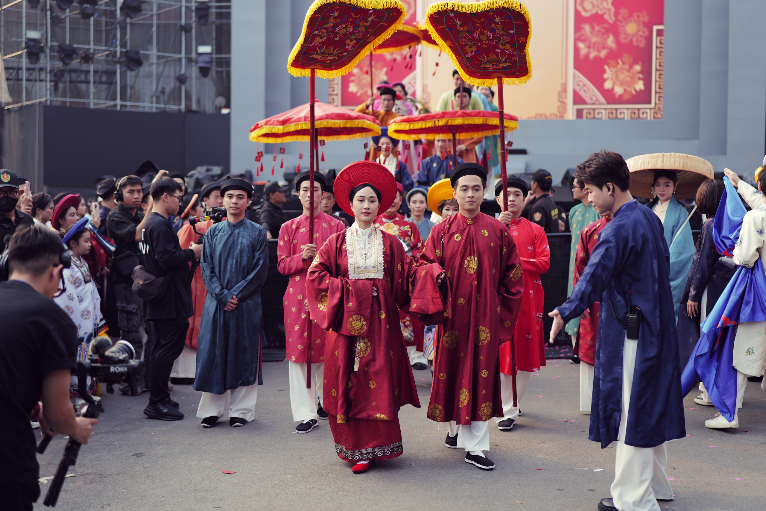 Rực rỡ đoàn rước Việt phục “Bách Hoa Hỷ Sự” tại không gian phố đi bộ Hồ Hoàn Kiếm - 2