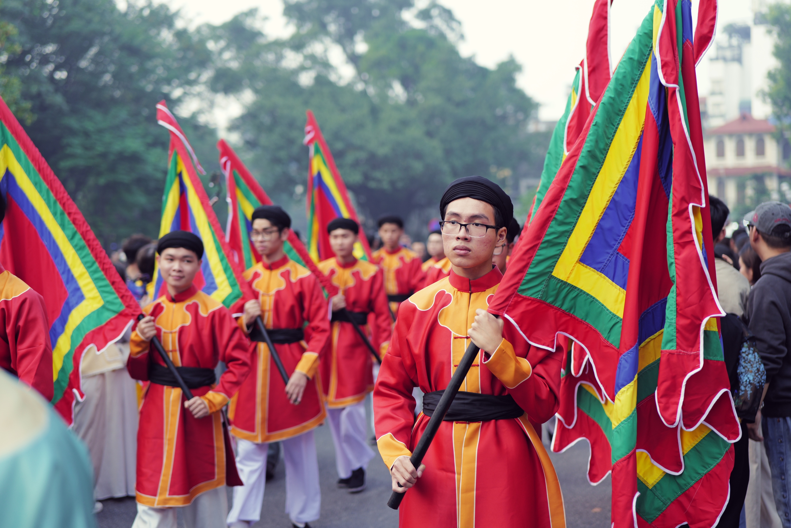 Rực rỡ đoàn rước Việt phục “Bách Hoa Hỷ Sự” tại không gian phố đi bộ Hồ Hoàn Kiếm - 5
