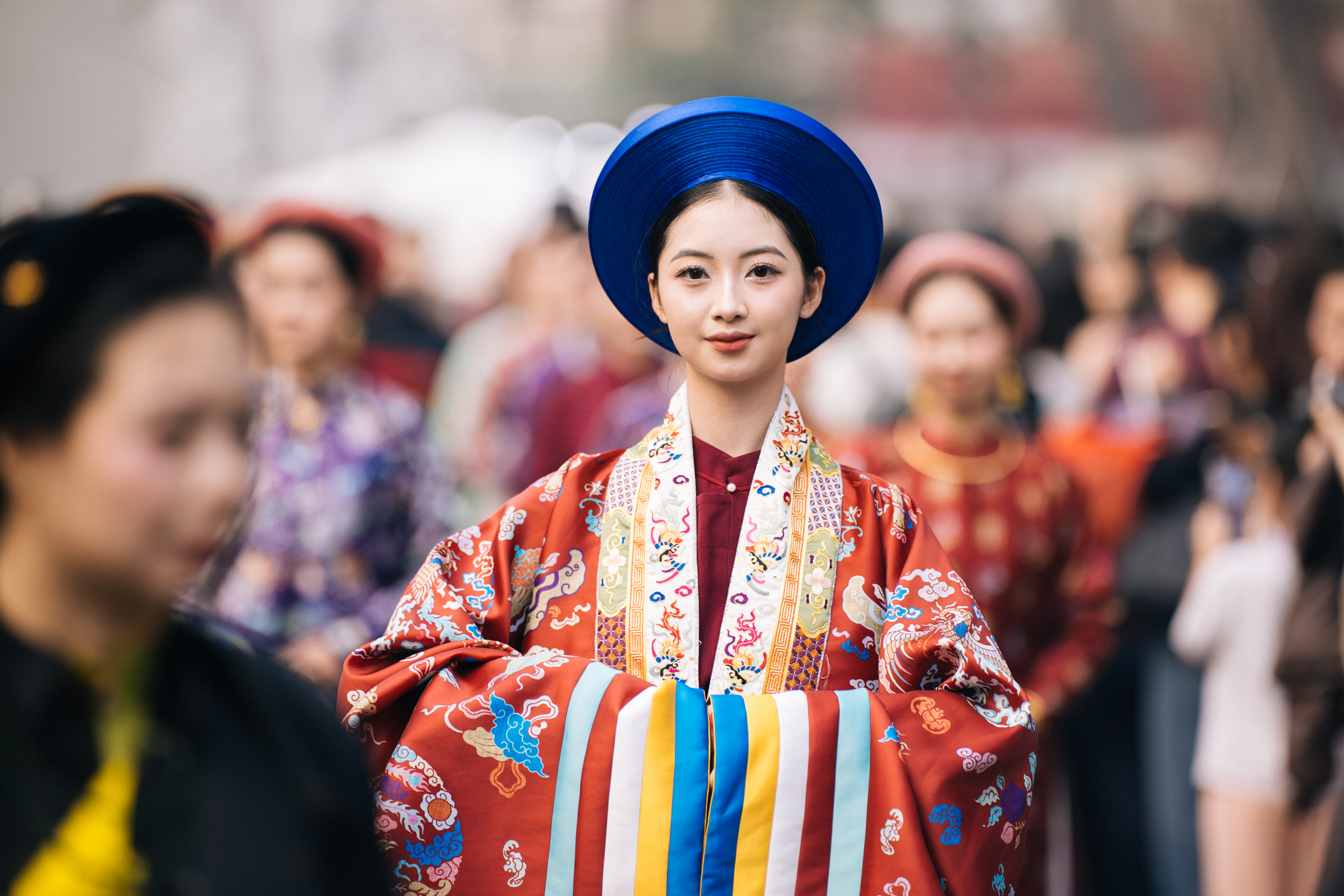 Rực rỡ đoàn rước Việt phục “Bách Hoa Hỷ Sự” tại không gian phố đi bộ Hồ Hoàn Kiếm - 10