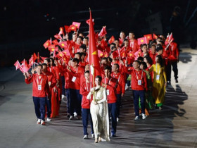 Khai mạc SEA Games 33: Thanh Thúy cầm cờ Việt Nam, nữ hoàng Olympic châm đuốc