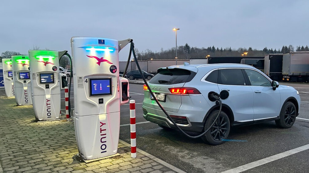 ADAC chứng minh bức xạ điện tử trên xe điện an toàn - 1