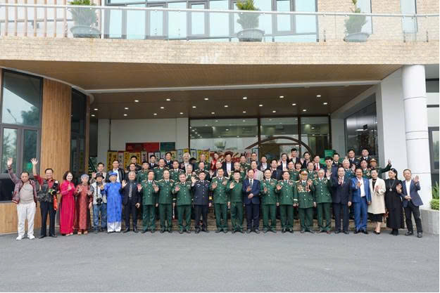 Cuộc gặp gỡ đặc biệt tại KCN Nam Cầu Kiền nhân 81 năm Ngày thành lập Quân đội Nhân dân Việt Nam - 1