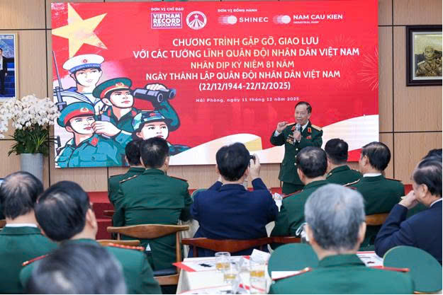 Cuộc gặp gỡ đặc biệt tại KCN Nam Cầu Kiền nhân 81 năm Ngày thành lập Quân đội Nhân dân Việt Nam - 8