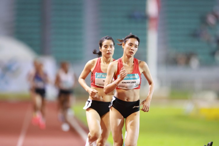 Hotgirl điền kinh Khánh Linh "chạy yểm trợ" đàn chị thâu tóm HCV SEA Games - 5