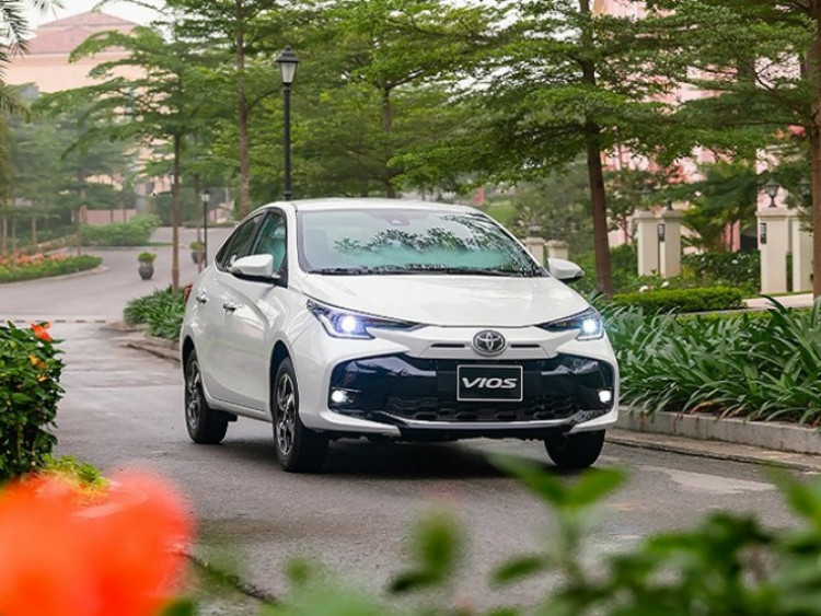Cuộc đua giá nảy lửa: Top sedan bán chạy đồng loạt ưu đãi trước bạ 100%