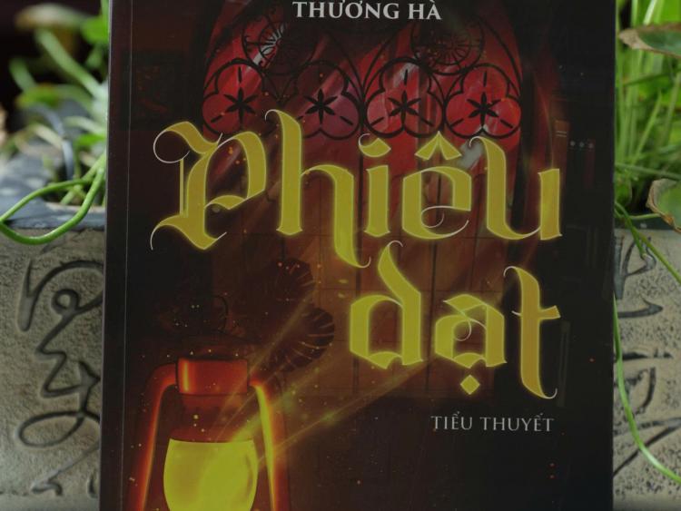 “Phiêu dạt”: Mổ xẻ những vết thương sâu sắc của lịch sử nhân loại