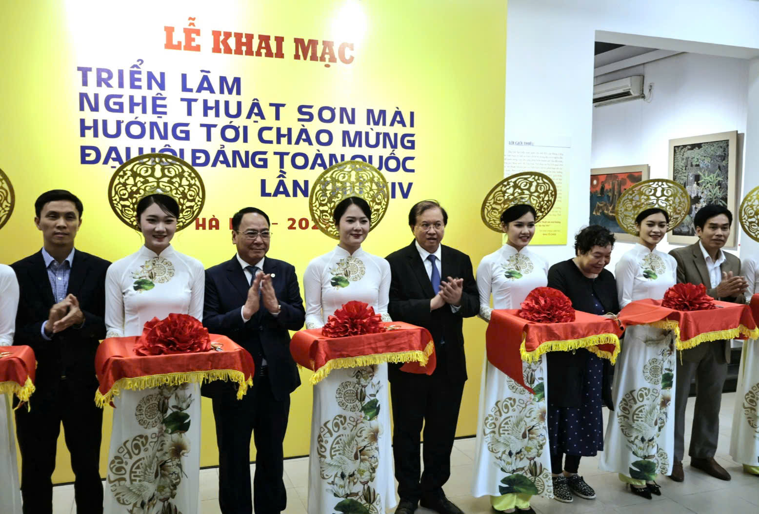 Trưng bày 44 tác phẩm sơn mài chào mừng Đại hội Đảng toàn quốc lần thứ XIV - 2