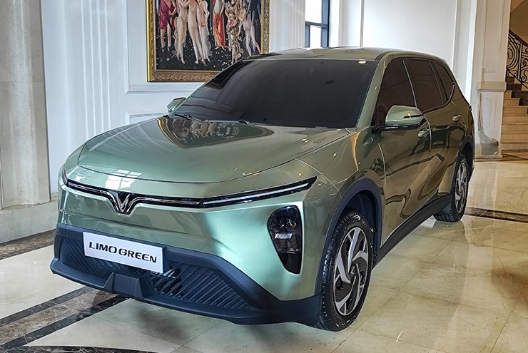 Mitsubishi Xpander và Toyota Veloz Cross hụt hơi trước VinFast Limo Green - 2
