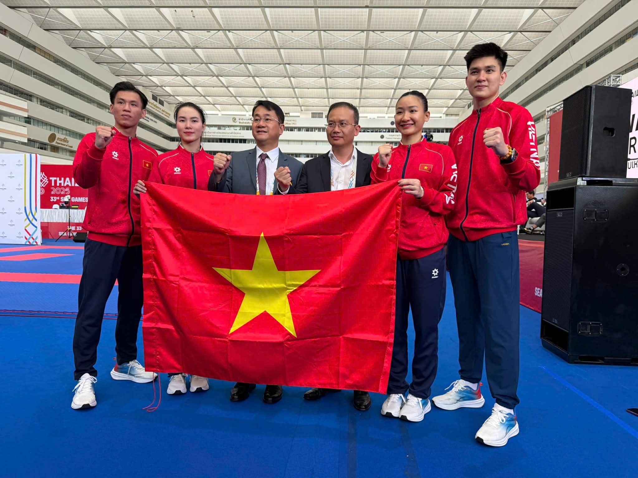 Gay cấn bảng xếp hạng SEA Games: Điền kinh Việt Nam tạo điểm nhấn, Karate hóa "mỏ vàng" - 1