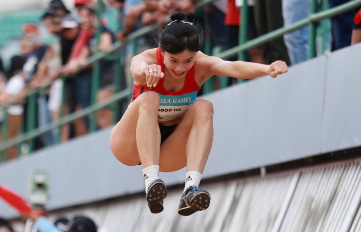 Quả cảm người đẹp Ngọc Hà dính chấn thương vẫn giật huy chương nhảy xa SEA Games - 1