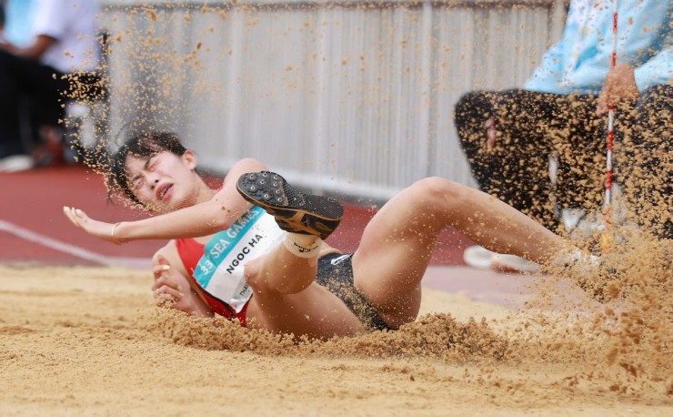 Quả cảm người đẹp Ngọc Hà dính chấn thương vẫn giật huy chương nhảy xa SEA Games - 4