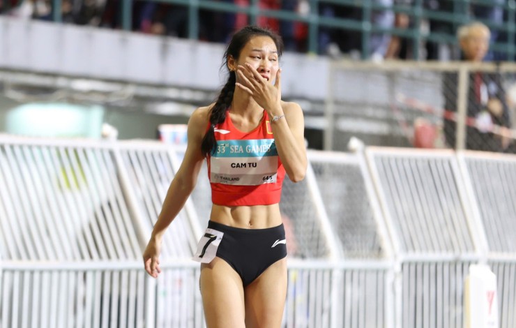 "Đoá hồng" điền kinh Cẩm Tú bật khóc, phá kỷ lục quốc gia 15 năm ở SEA Games - 2