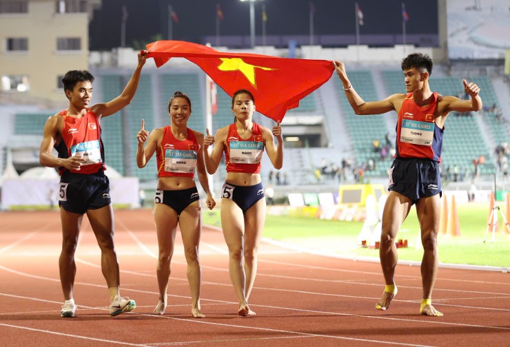 "Đoá hồng" điền kinh Cẩm Tú bật khóc, phá kỷ lục quốc gia 15 năm ở SEA Games - 4