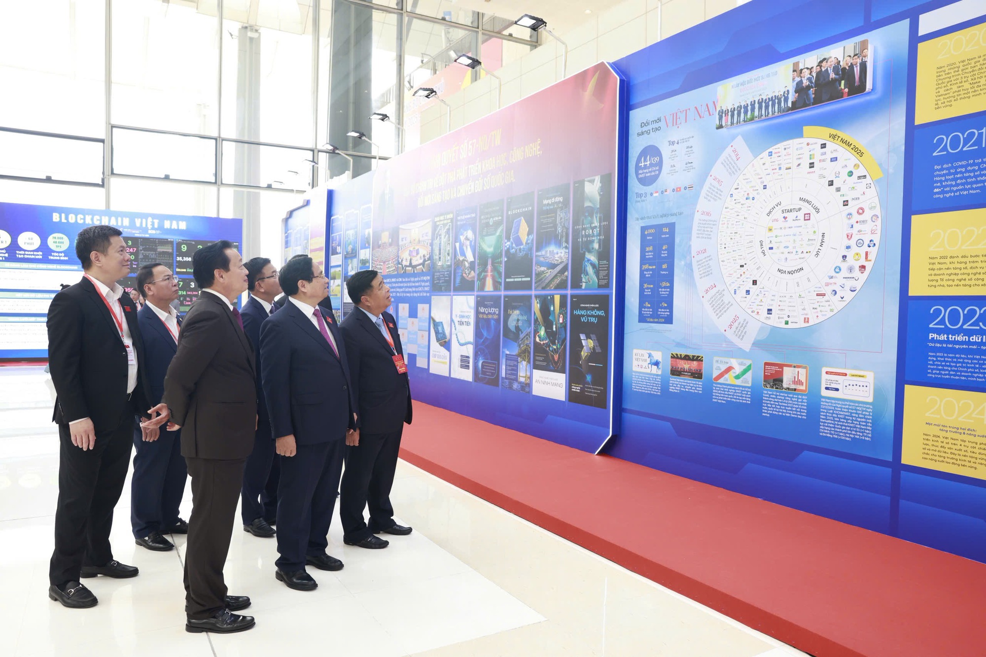 Tổ chức Triển lãm giới thiệu “Thành tựu kinh tế, xã hội của đất nước sau 40 năm đổi mới, đặc biệt trong giai đoạn 2021 - 2025” - 1