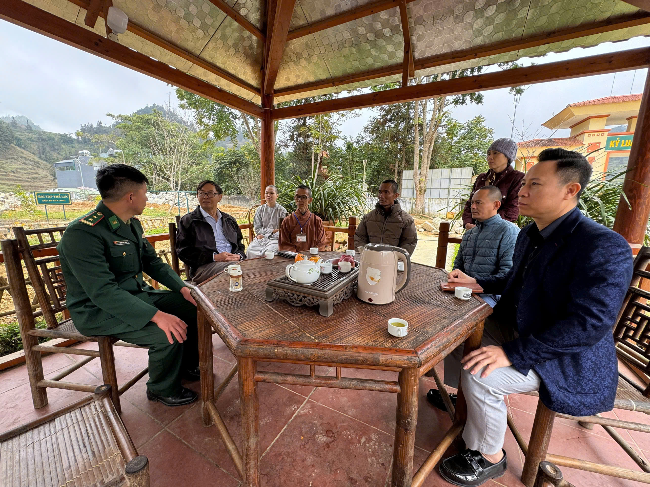 Pha Long nơi biên cương Tổ Quốc (viết nhân kỷ niệm Ngày thành lập Quân đội nhân dân Việt Nam 22/12) - 3