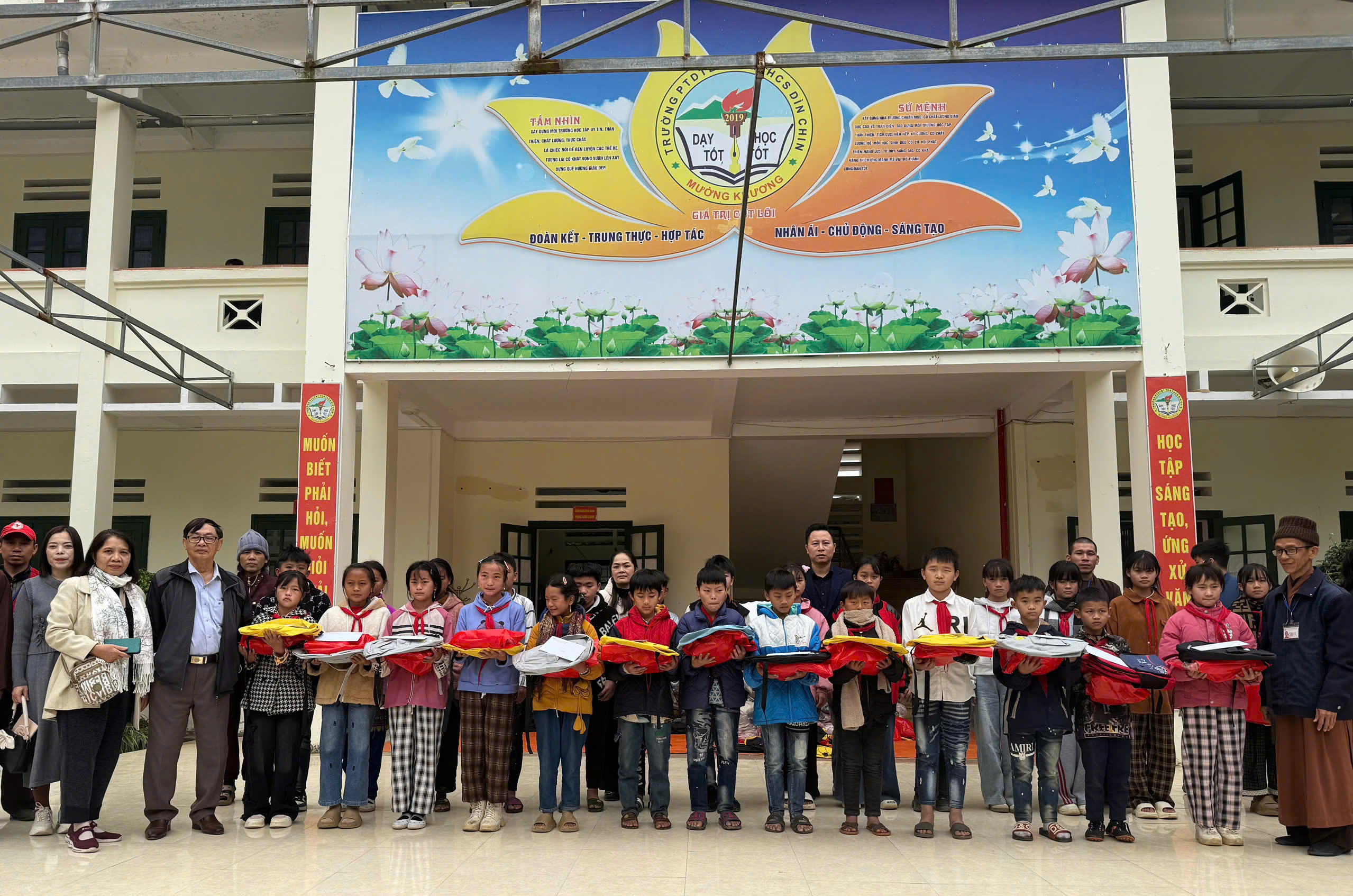 Pha Long nơi biên cương Tổ Quốc (viết nhân kỷ niệm Ngày thành lập Quân đội nhân dân Việt Nam 22/12) - 4