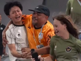 Kỳ lạ SEA Games: HLV Malaysia vỡ òa ăn mừng khi VĐV Indonesia giành HCV