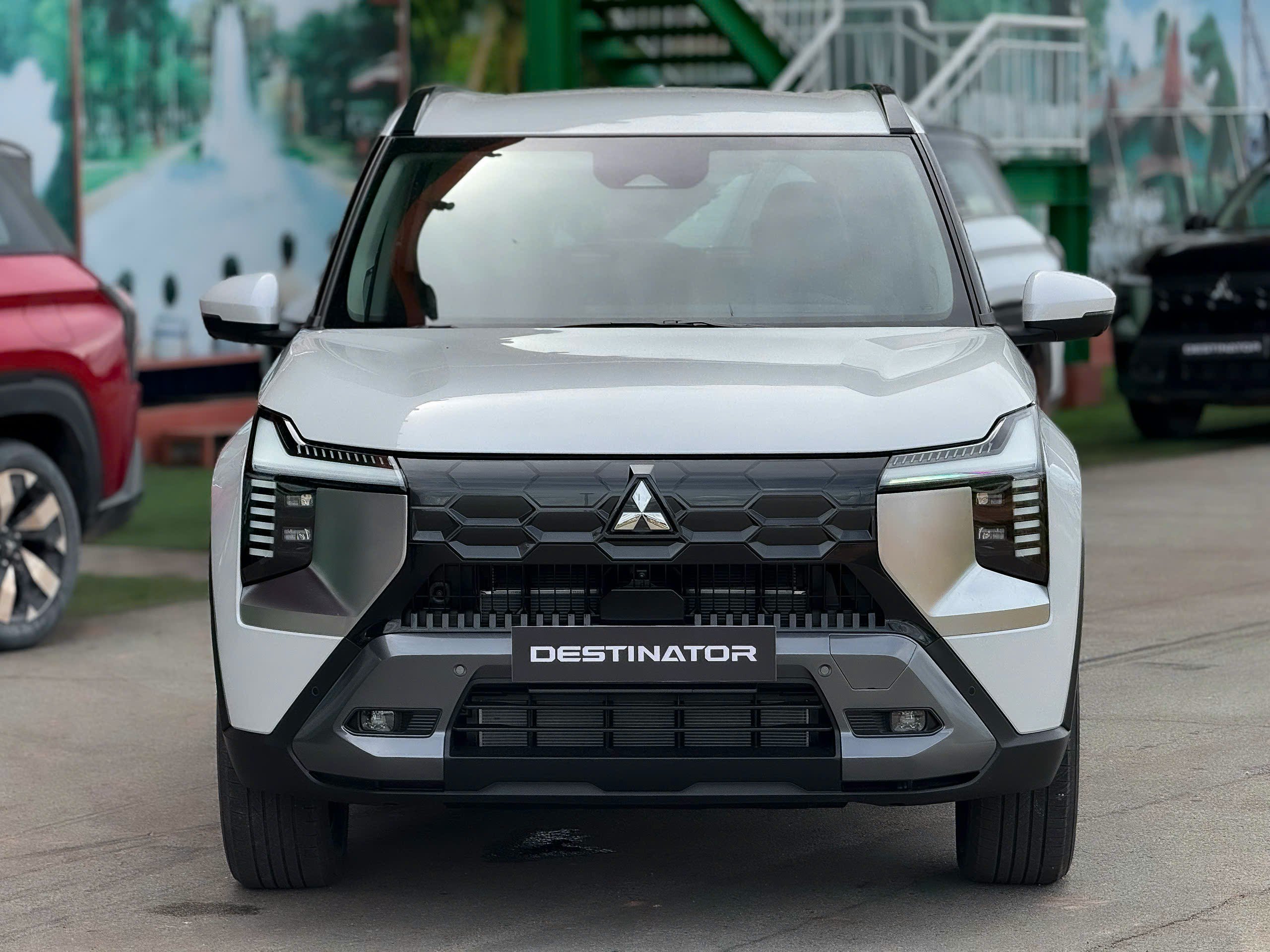 Cận cảnh Mitsubishi Destinator Premium giá từ 780 triệu đồng - 3