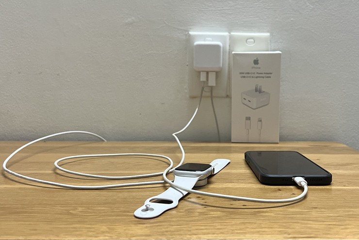 Lỗi phổ biến chọn sai bộ sạc, iPhone mất lợi thế sạc nhanh - 1