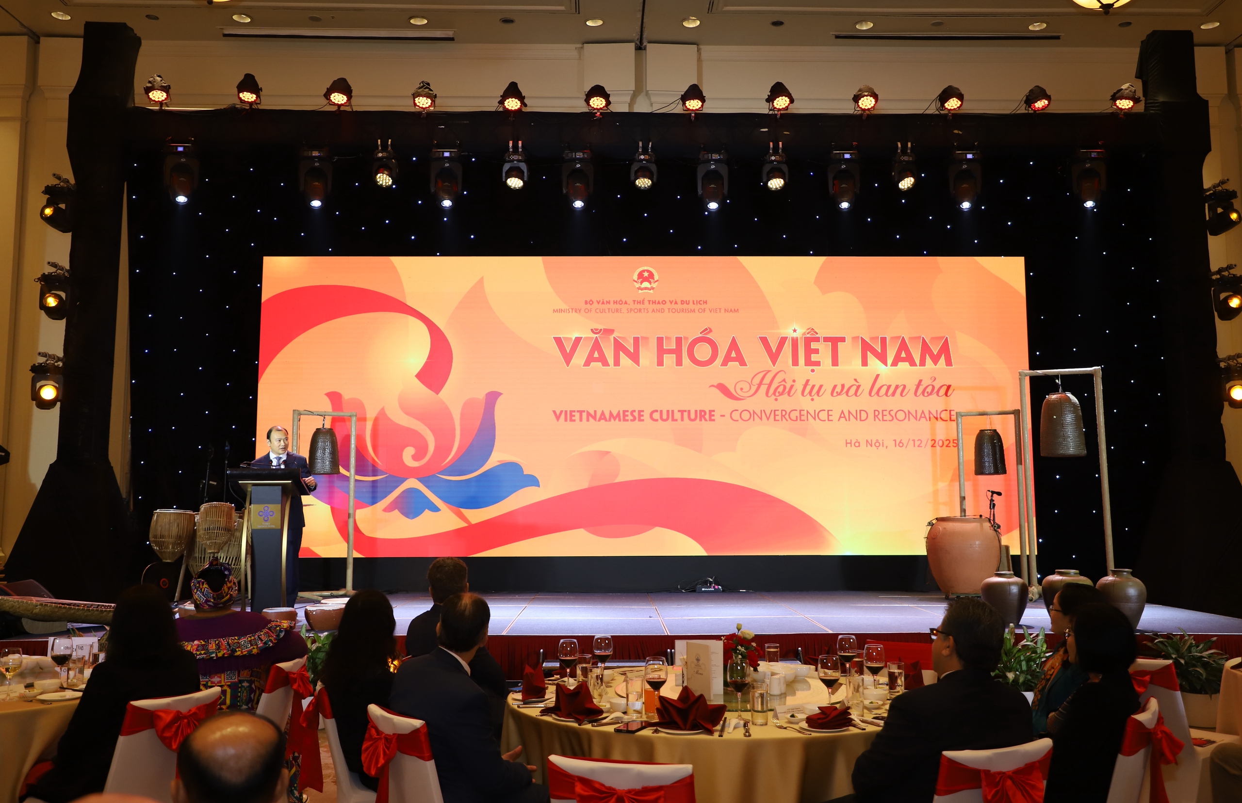 Văn hóa Việt Nam- Hội tụ và lan tỏa - 2