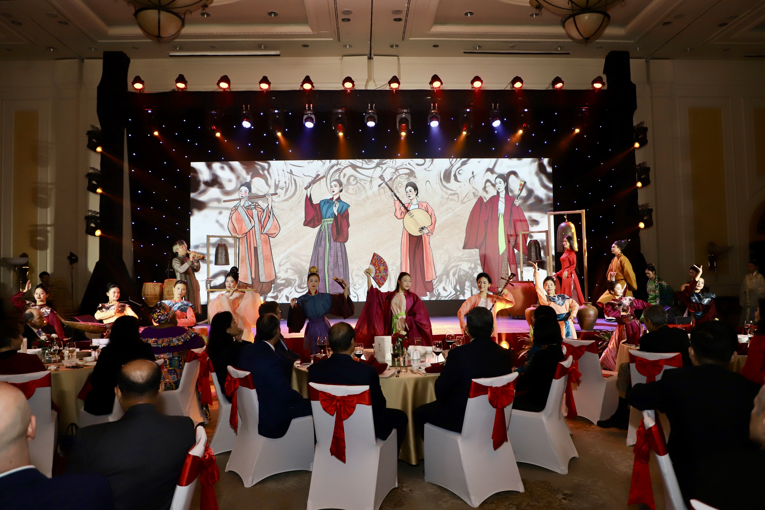 Văn hóa Việt Nam- Hội tụ và lan tỏa - 10