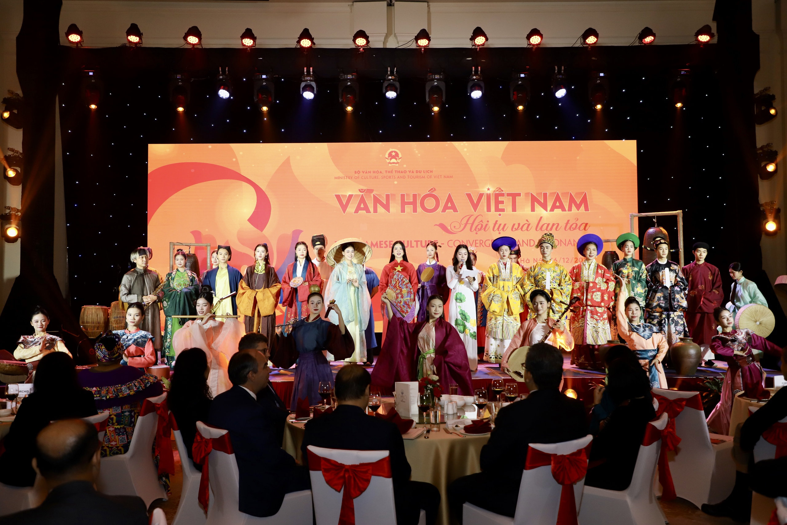 Văn hóa Việt Nam- Hội tụ và lan tỏa - 16