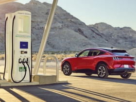 Từng sợ thay pin trăm triệu, giờ người dùng xe điện an tâm hơn bao giờ hết