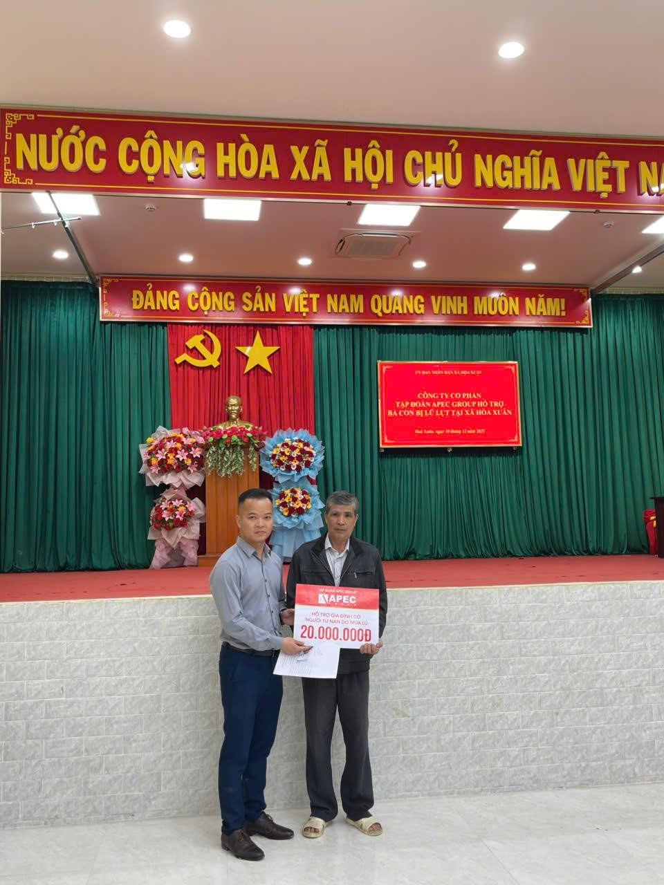 Apec Group khởi xướng xây dựng "Trường học hạnh phúc" cho trẻ em mồ côi cha mẹ do mưa lũ, thiên tai - 2