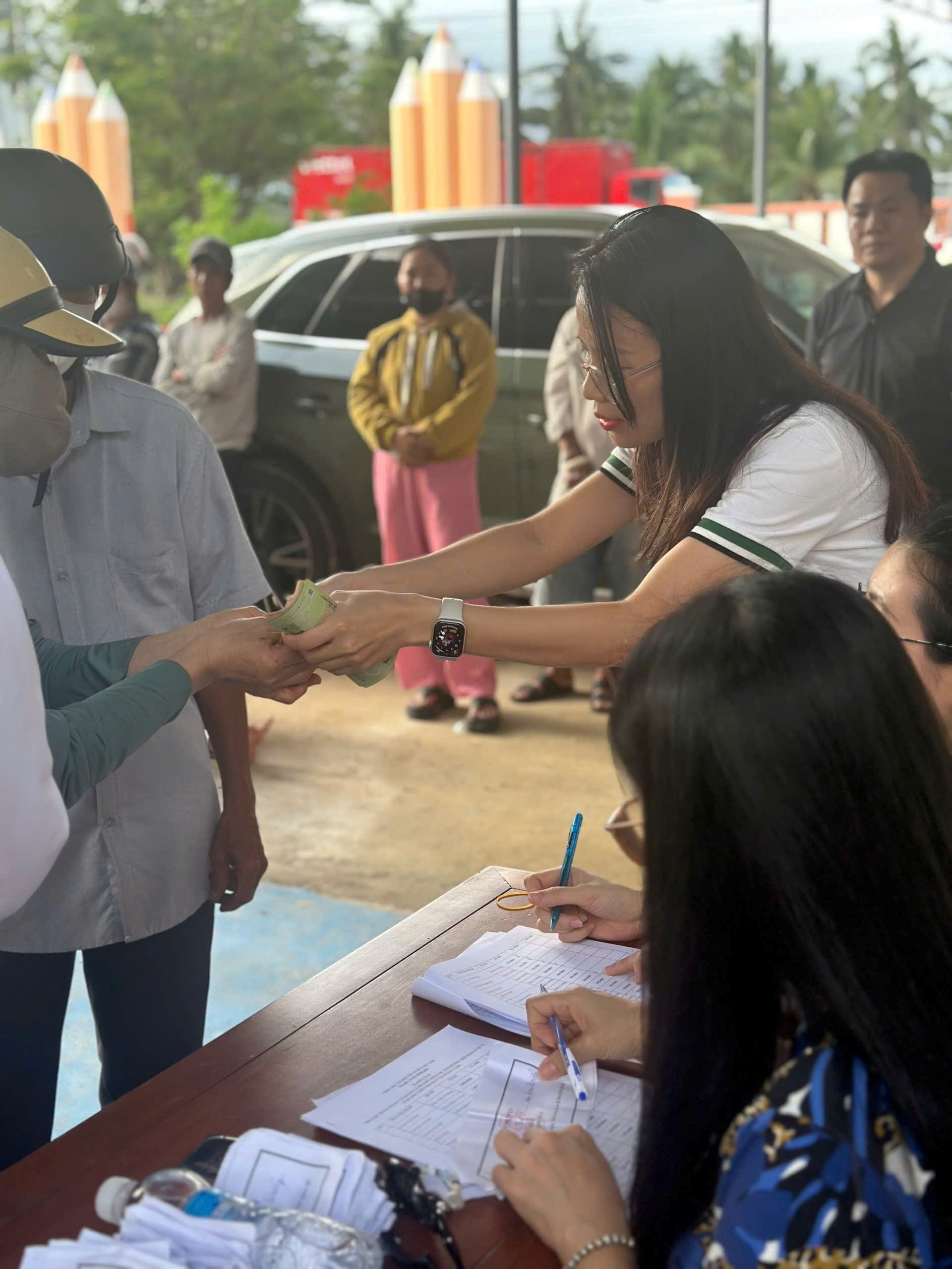 Apec Group khởi xướng xây dựng "Trường học hạnh phúc" cho trẻ em mồ côi cha mẹ do mưa lũ, thiên tai - 3