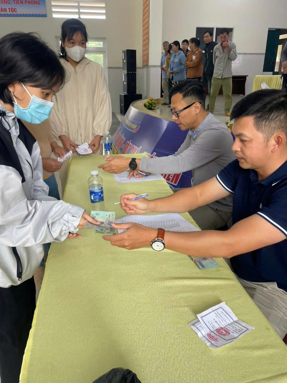 Apec Group khởi xướng xây dựng "Trường học hạnh phúc" cho trẻ em mồ côi cha mẹ do mưa lũ, thiên tai - 5