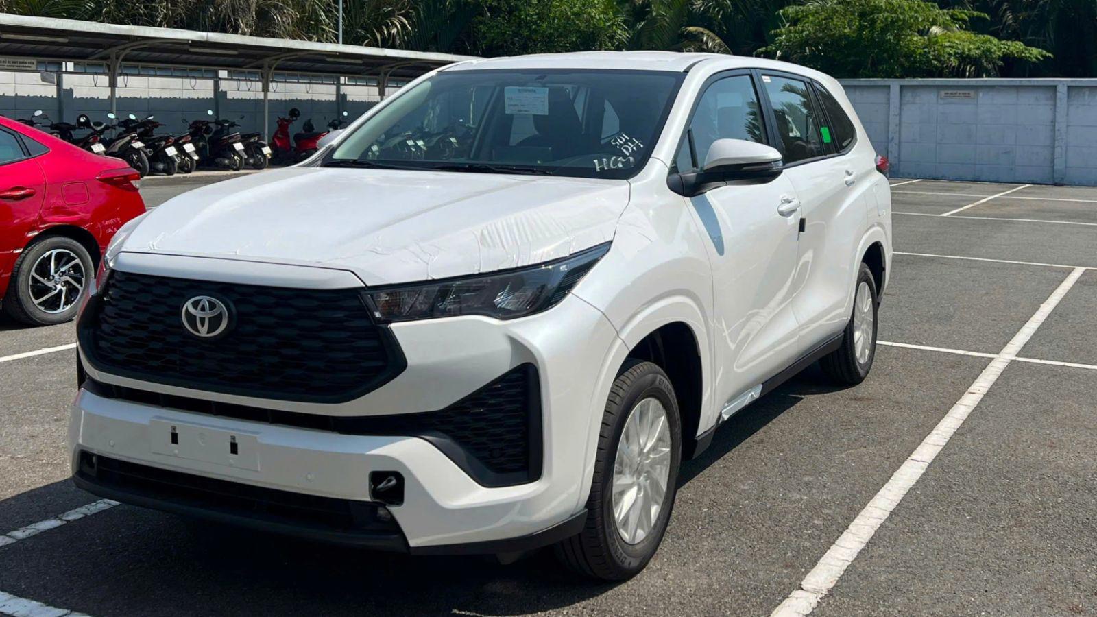 Toyota Innova Cross cắt trang bị và có mức giá 730 triệu liệu có tạo ra làn sóng mới - 1