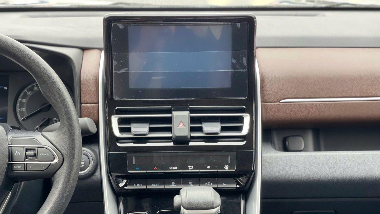 Toyota Innova Cross cắt trang bị và có mức giá 730 triệu liệu có tạo ra làn sóng mới - 3