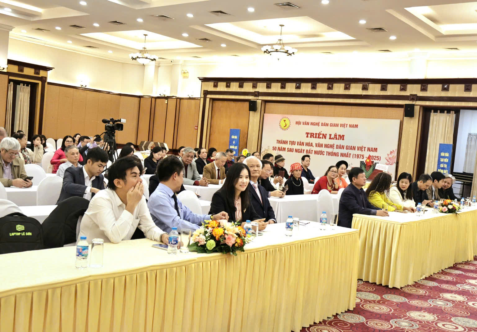 Tôn vinh những đóng góp bền bỉ cho công tác sưu tầm, nghiên cứu văn nghệ dân gian - 1