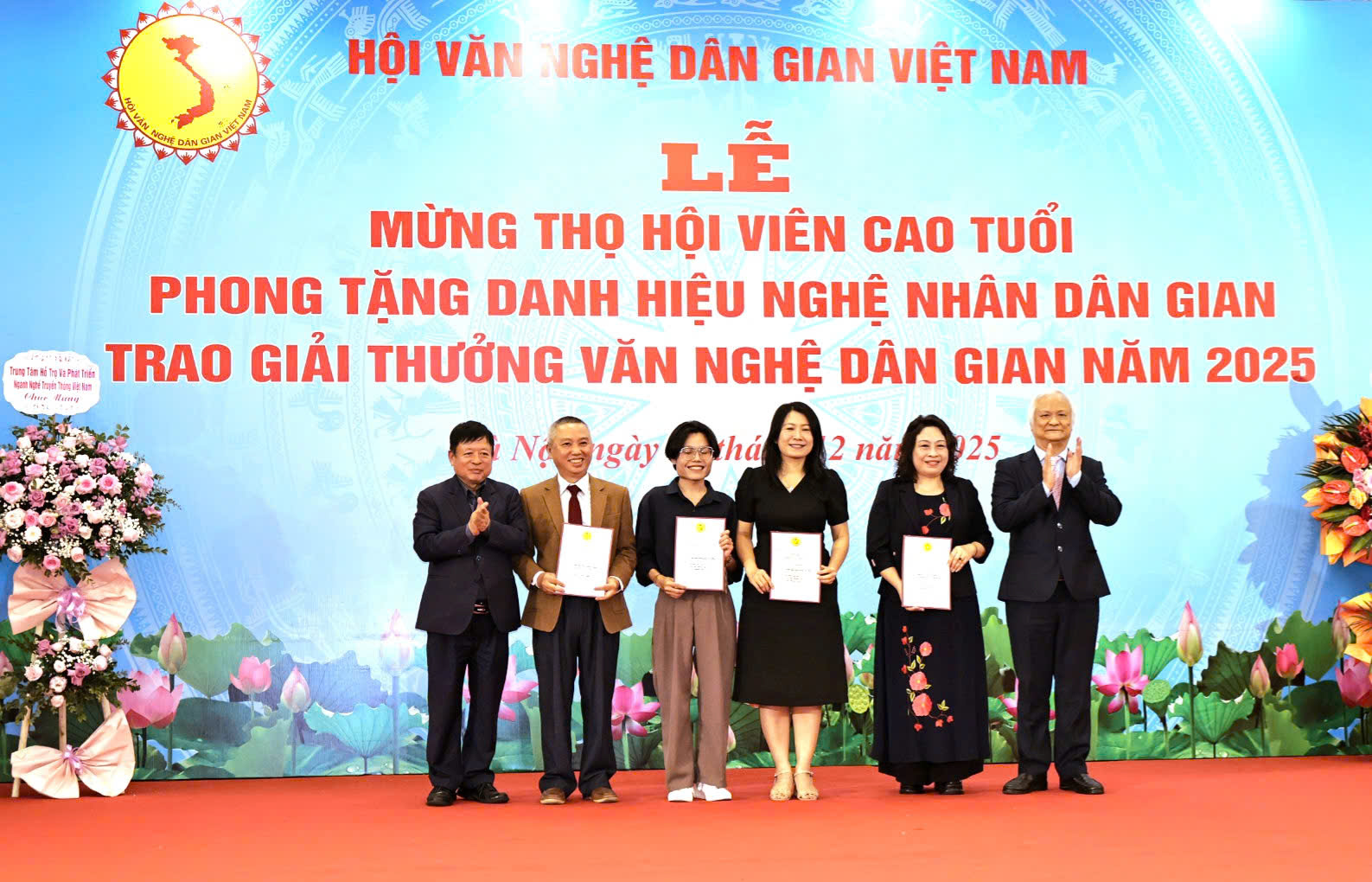 Tôn vinh những đóng góp bền bỉ cho công tác sưu tầm, nghiên cứu văn nghệ dân gian - 3