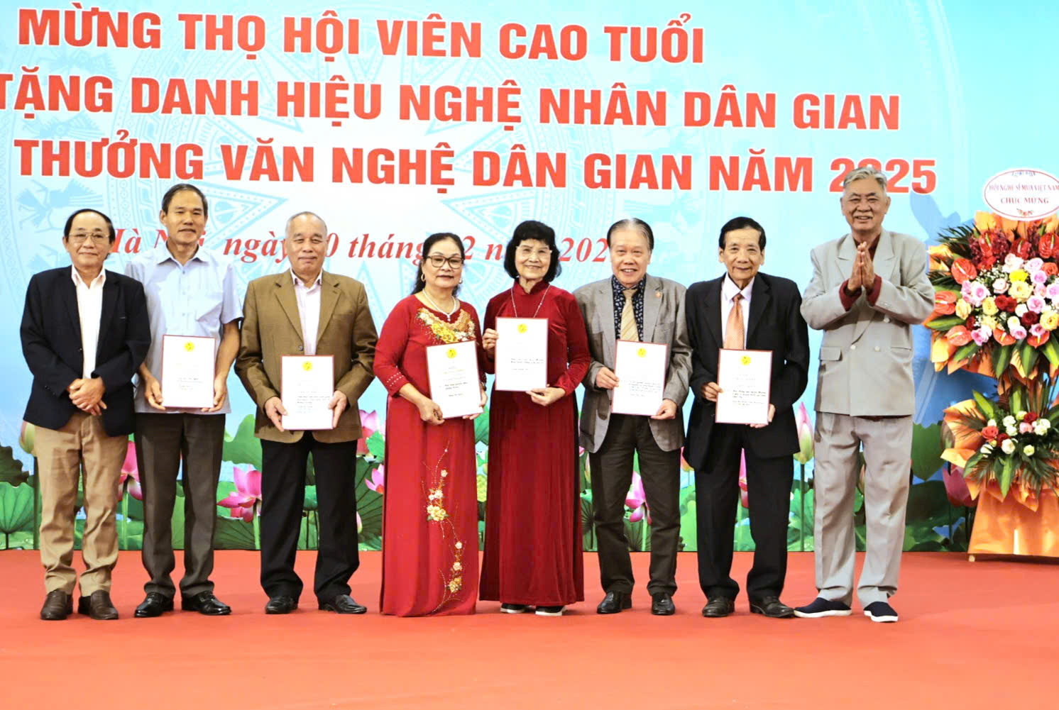 Tôn vinh những đóng góp bền bỉ cho công tác sưu tầm, nghiên cứu văn nghệ dân gian - 6