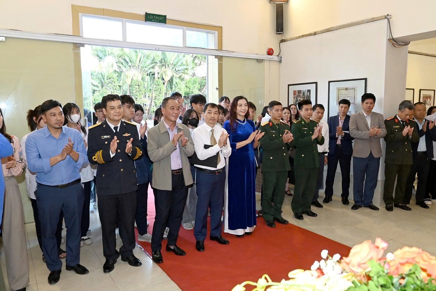 Triển lãm ảnh, tư liệu “Vang mãi khúc quân hành” nhân Kỷ niệm 81 năm ngày thành lập Quân đội nhân dân Việt Nam và 36 năm ngày Quốc phòng toàn dân - 1