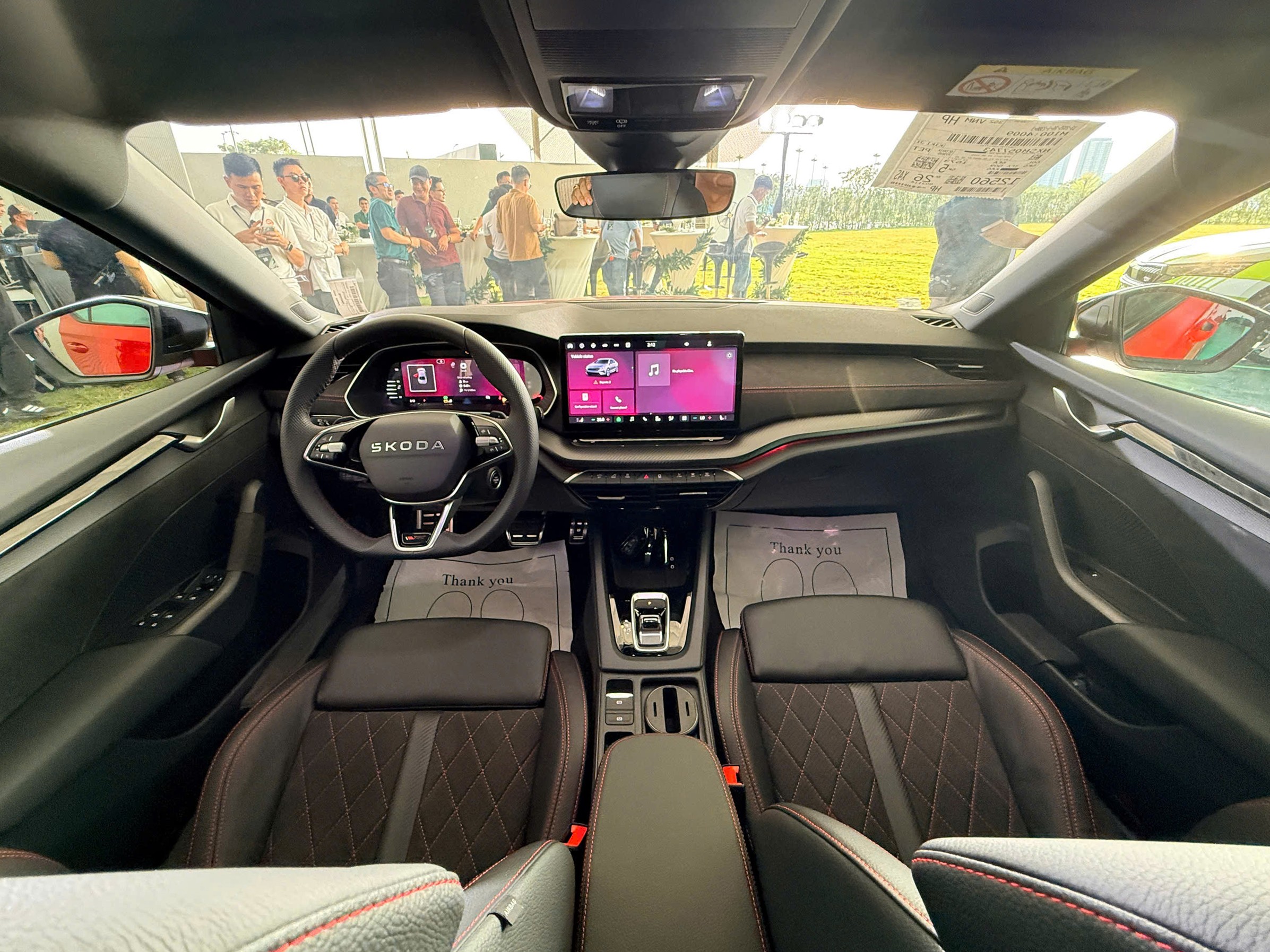 Chi tiết mẫu xe hiệu suất cao Skoda Octavia RS đầu tiên tại Việt Nam - 8