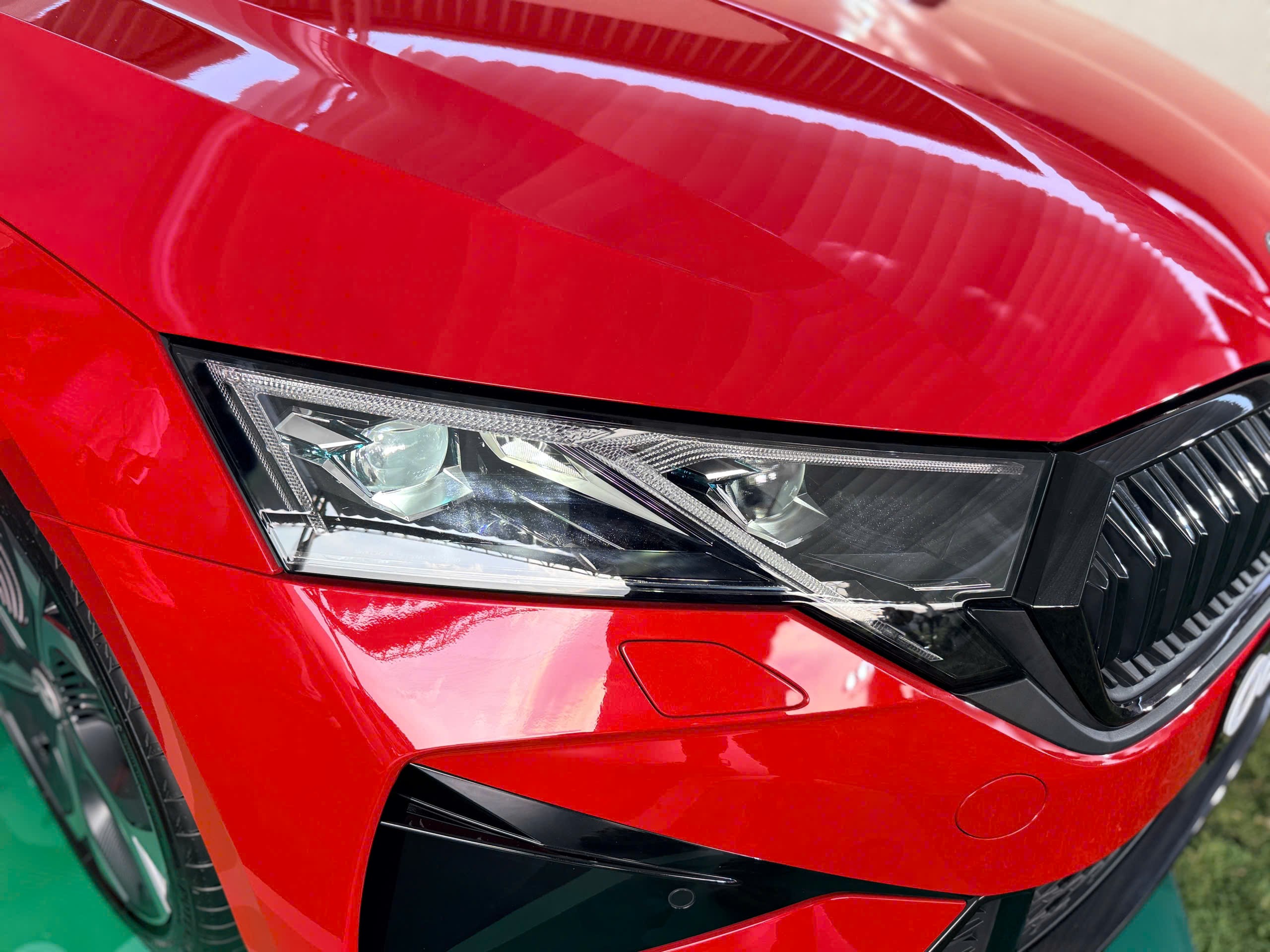 Chi tiết mẫu xe hiệu suất cao Skoda Octavia RS đầu tiên tại Việt Nam - 5