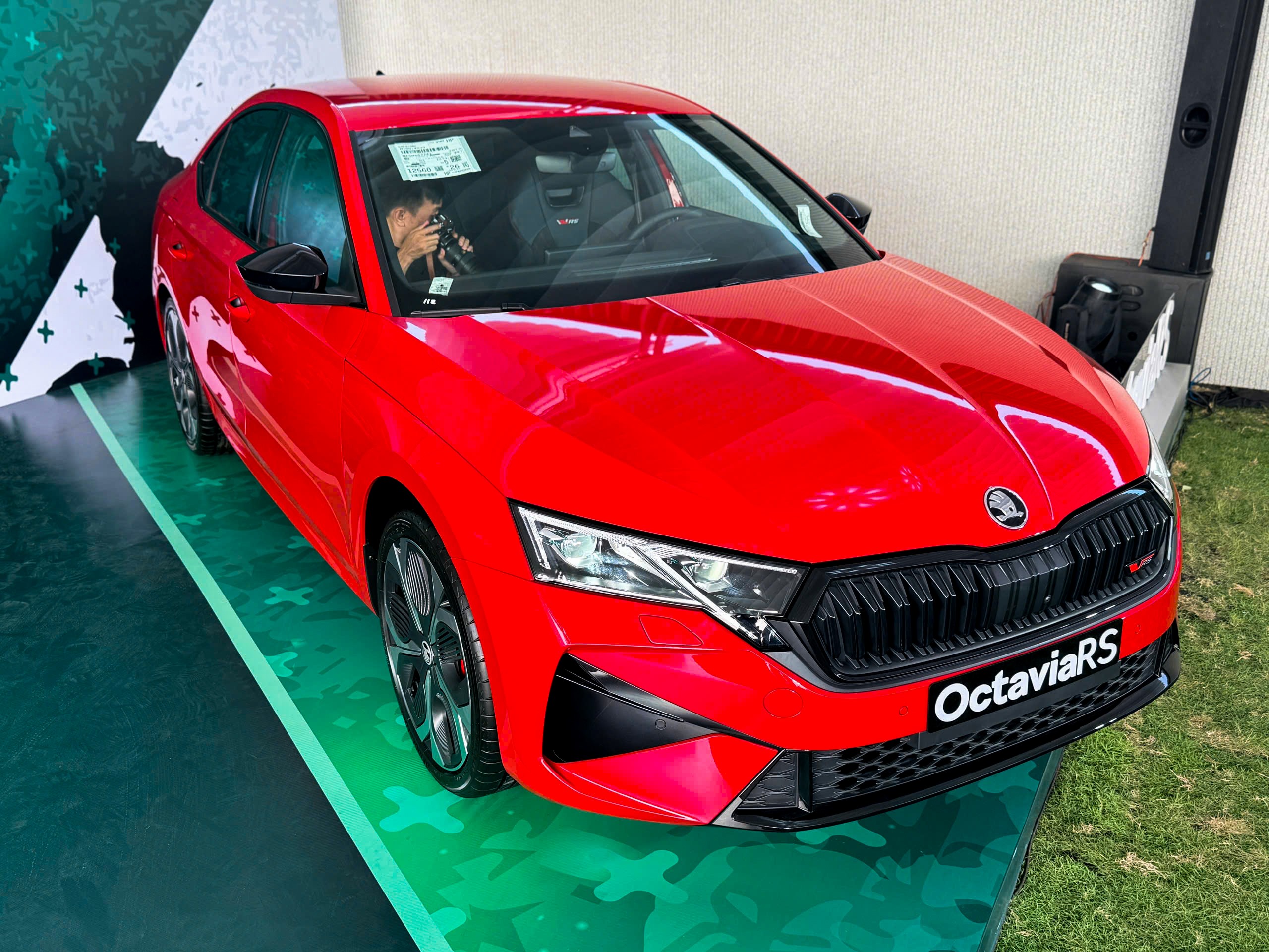 Chi tiết mẫu xe hiệu suất cao Skoda Octavia RS đầu tiên tại Việt Nam - 1