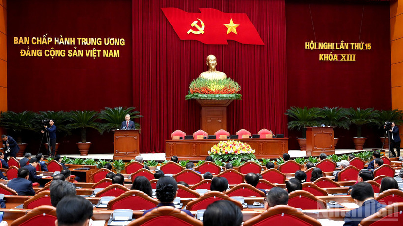 Bế mạc Hội nghị lần thứ 15 Ban Chấp hành Trung ương Đảng khóa XIII - 1