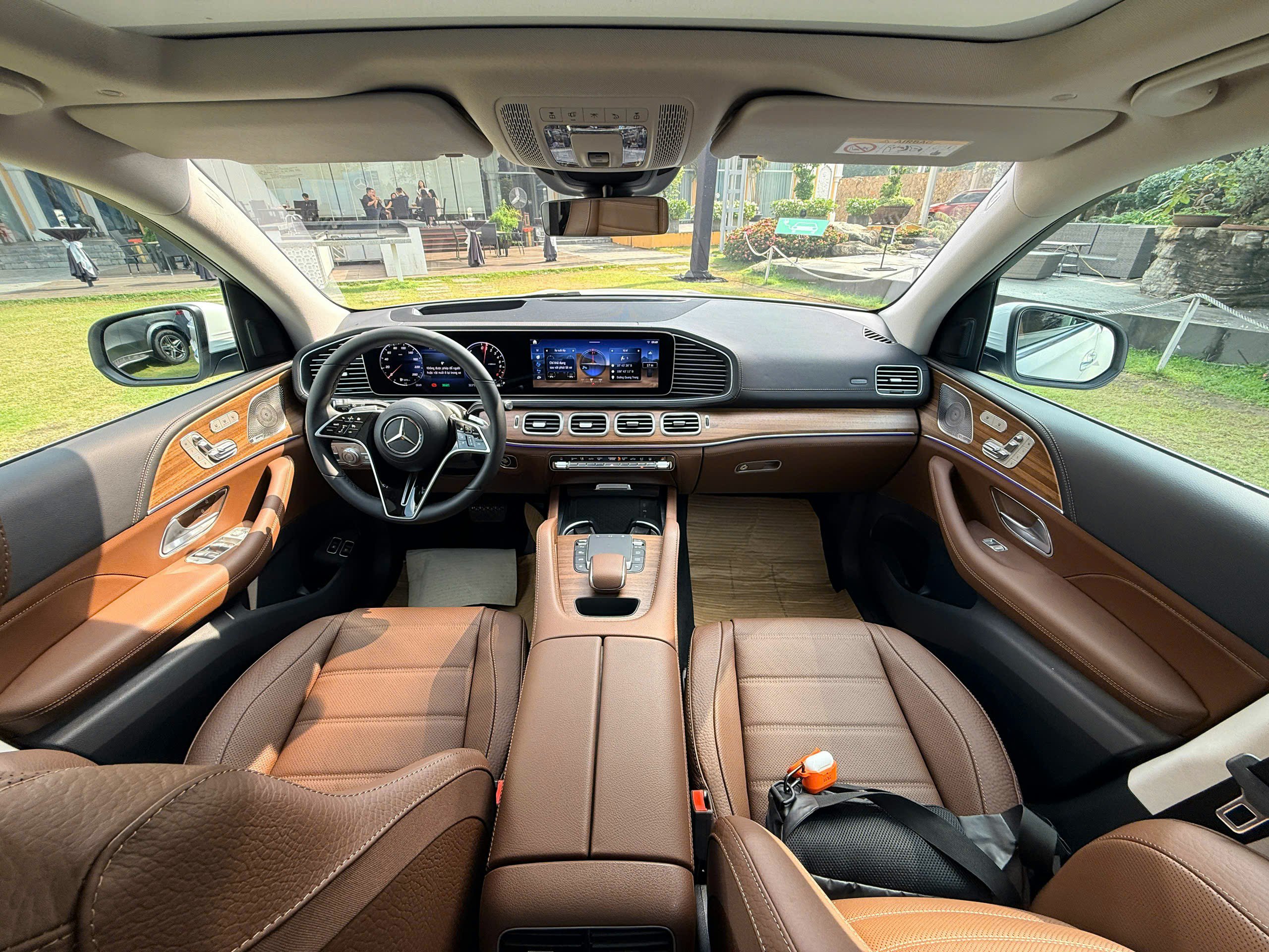 Cận cảnh mẫu xe Mercedes-Benz GLE 400 E đầu tiên về Việt Nam - 5